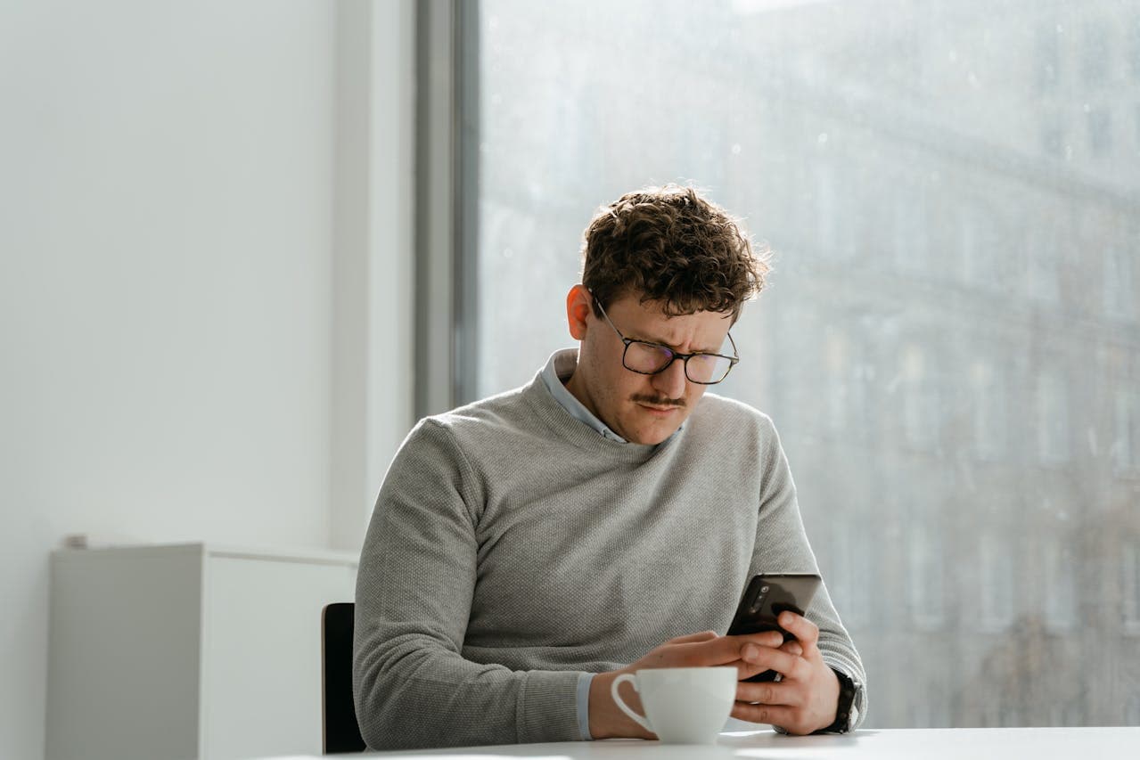 man receiving suspicious phishing email