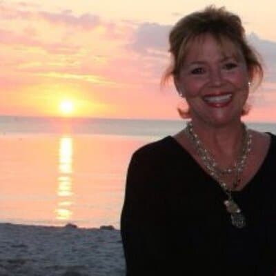 Julie Reynolds Nicholson avatar